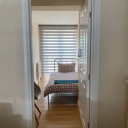Single Room Only For One Adult Саутхолл Экстерьер фото