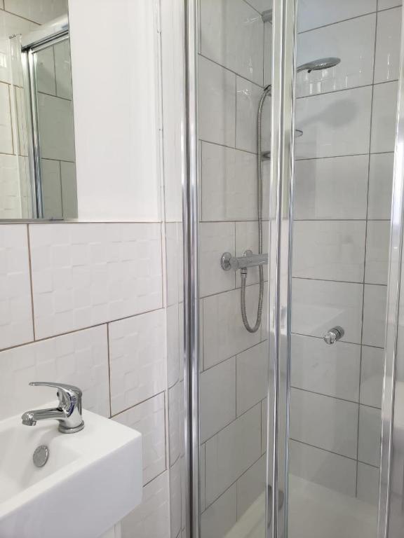 Single Room Only For One Adult Саутхолл Экстерьер фото