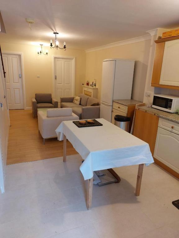 Single Room Only For One Adult Саутхолл Экстерьер фото